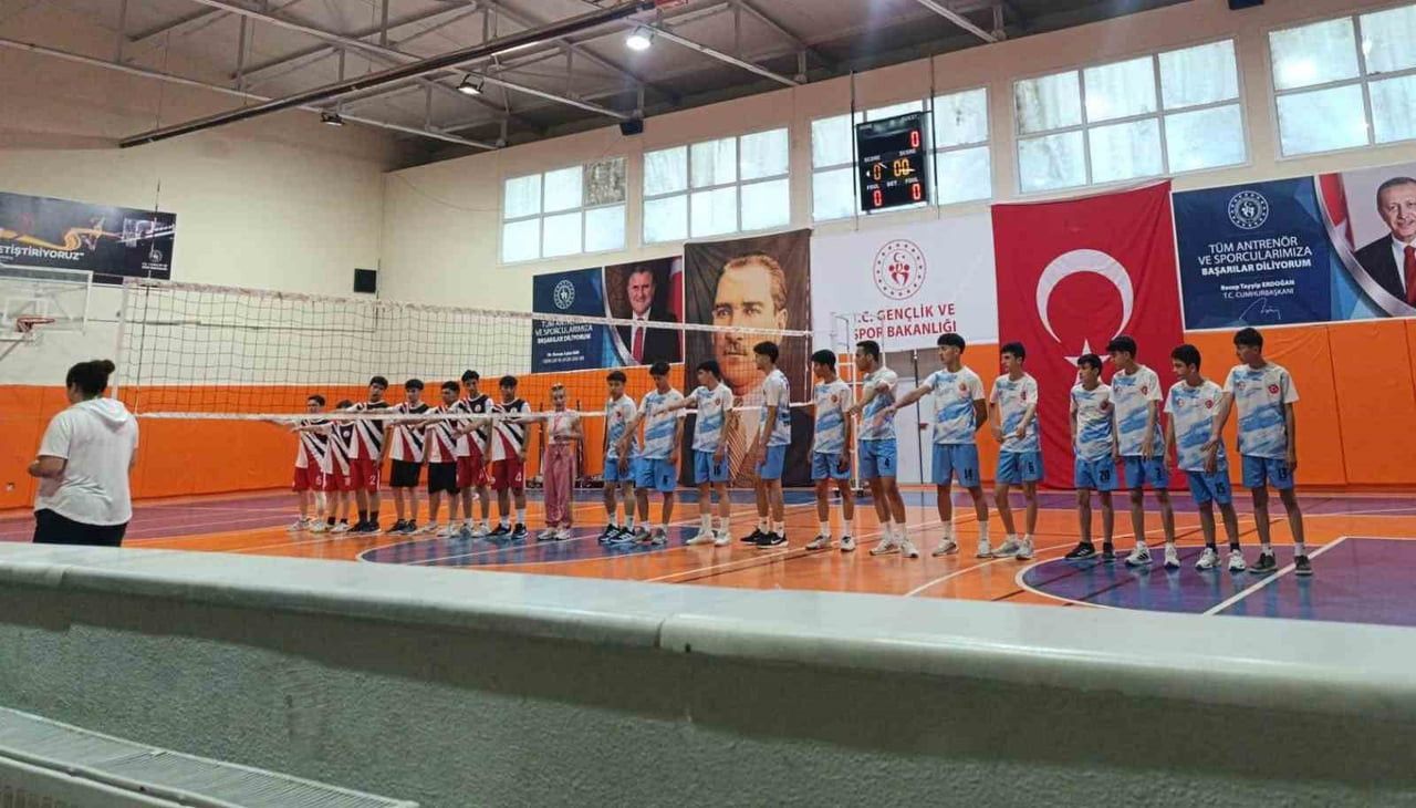 MANİSA’NIN SELENDİ İLÇESİNDE GENÇLİK HAFTASI ETKİNLİKLERİ KAPSAMINDA DÜZENLENEN LİSELER ARASI KIZ...