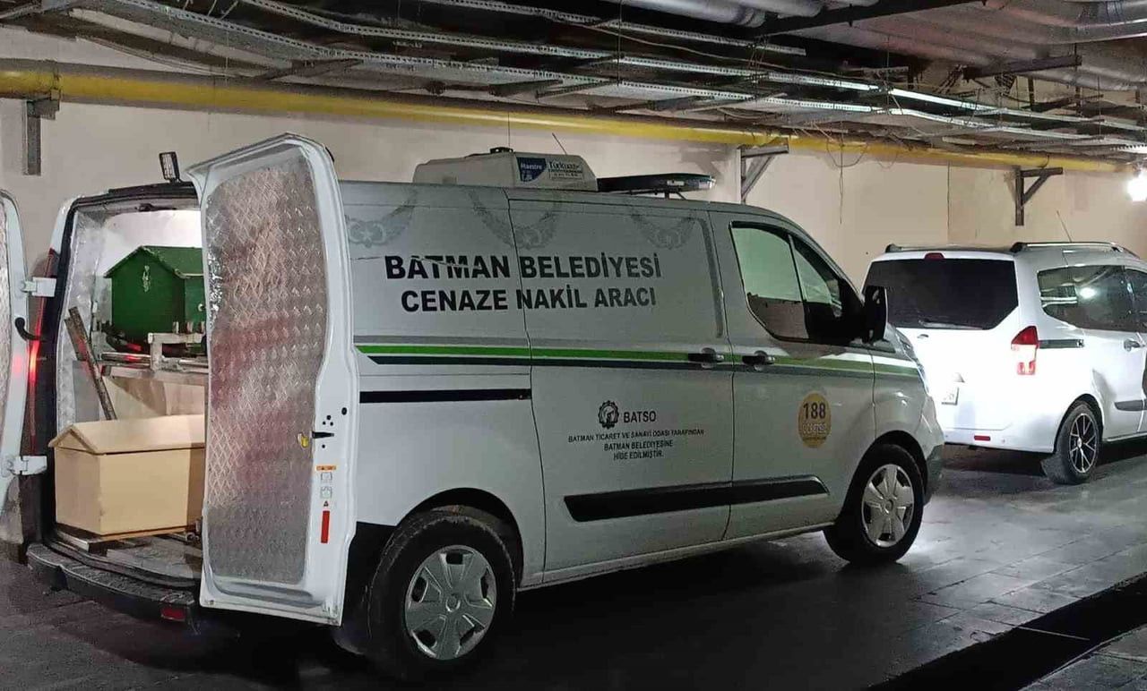 MARDİN'İN KIZILTEPE İLÇESİNDE YEDİĞİ ŞEKER BOĞAZINA KAÇAN ÇOCUK, BATMAN'DA KALDIRILDIĞI HASTANEDE...
