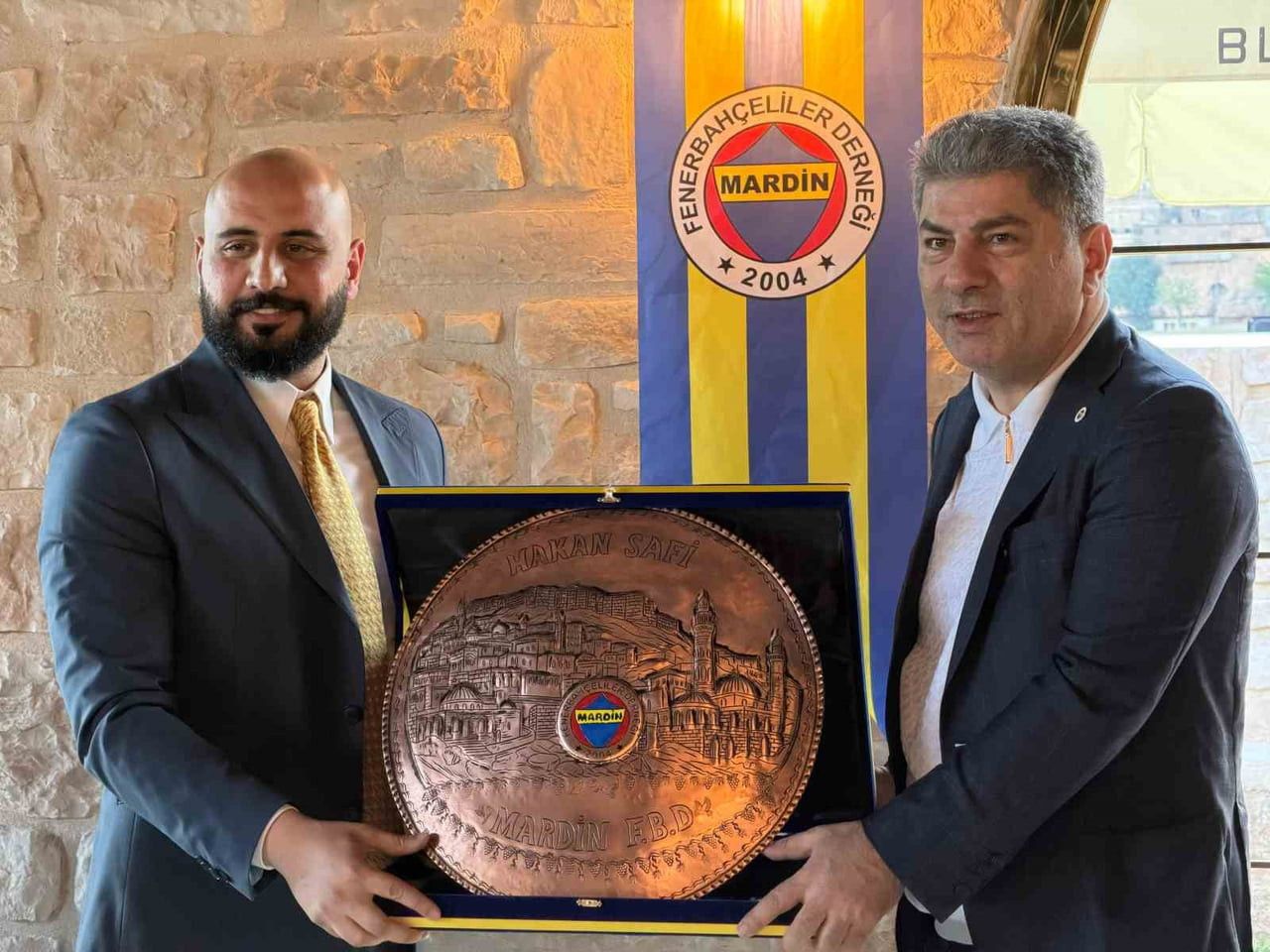 MARDİN’İN ARTUKLU İLÇESİNDE MARDİN FENERBAHÇELİLER DERNEĞİ YÖNETİCİLERİ VE KONGRE ÜYELERİYLE BİR...