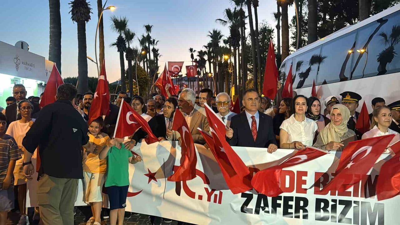 MARMARİS, 15 TEMMUZ ŞEHİTLERİNİ DUALARLA VE BİNLERCE VATANDAŞIN KATILIMIYLA ANDI