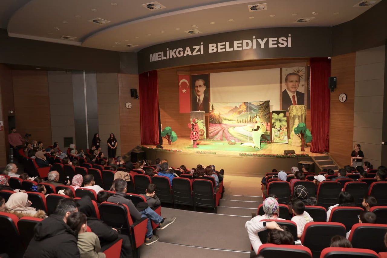 MELİKGAZİ BELEDİYESİ'NİN 08-13 YAŞ ARASI ÇOCUKLARA ÖZEL SERGİLEDİĞİ 'ORMANLAR KRALI AĞUSTOS...