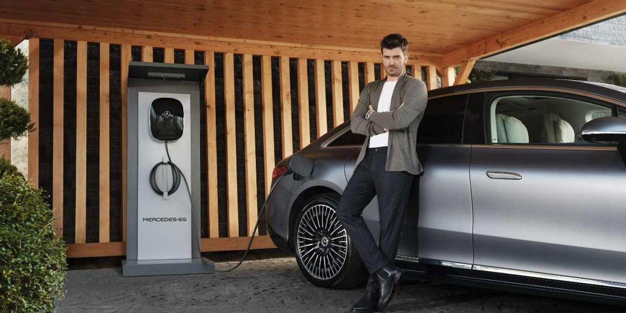 Mercedes yeni yüzü Kıvanç Tatlıtuğ oldu