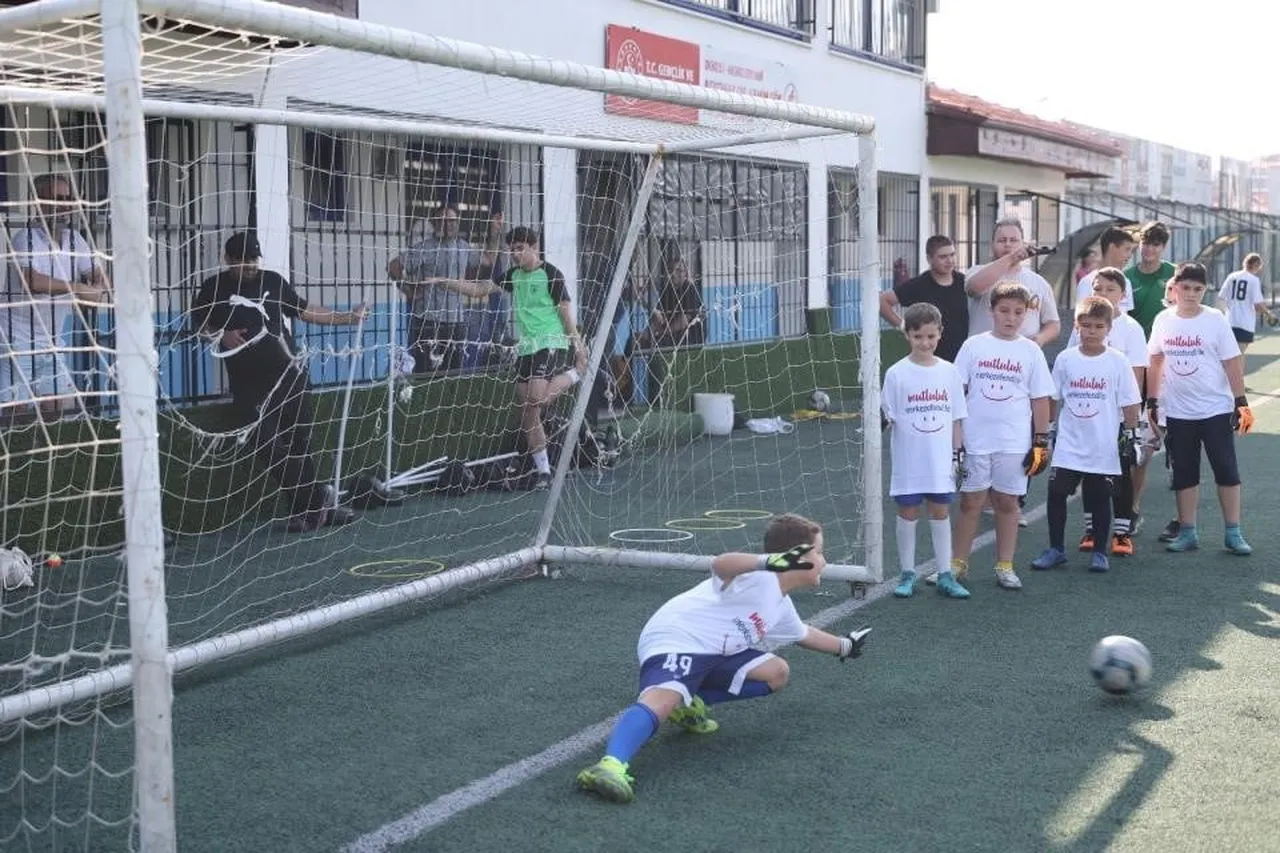 MERKEZEFENDİ BELEDİYESİ TARAFINDAN SPOR OKULLARINDA GERÇEKLEŞTİRİLEN KALECİ EĞİTİMLERİ...