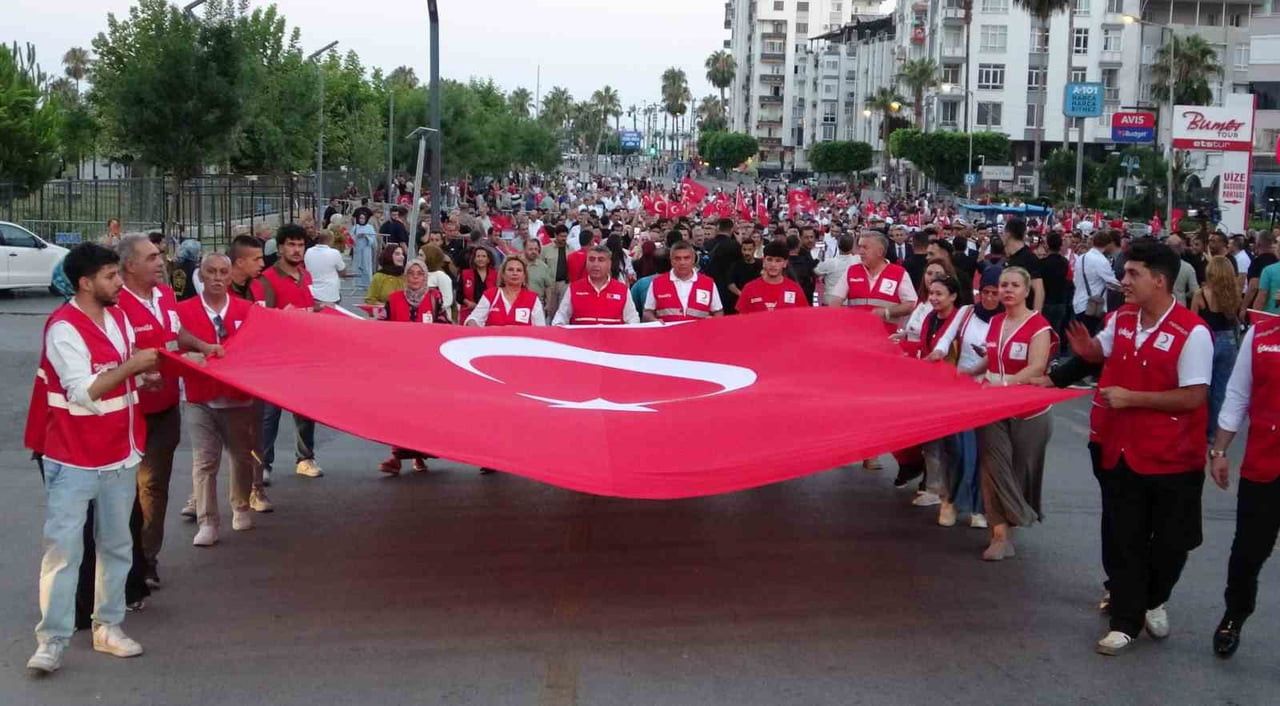 MERSİN'DE HAİN DARBE GİRİŞİMİNİN 10. YIL DÖNÜMÜNDE ANMA YÜRÜYÜŞÜ DÜZENLENEREK DEMOKRASİ NÖBETİ...
