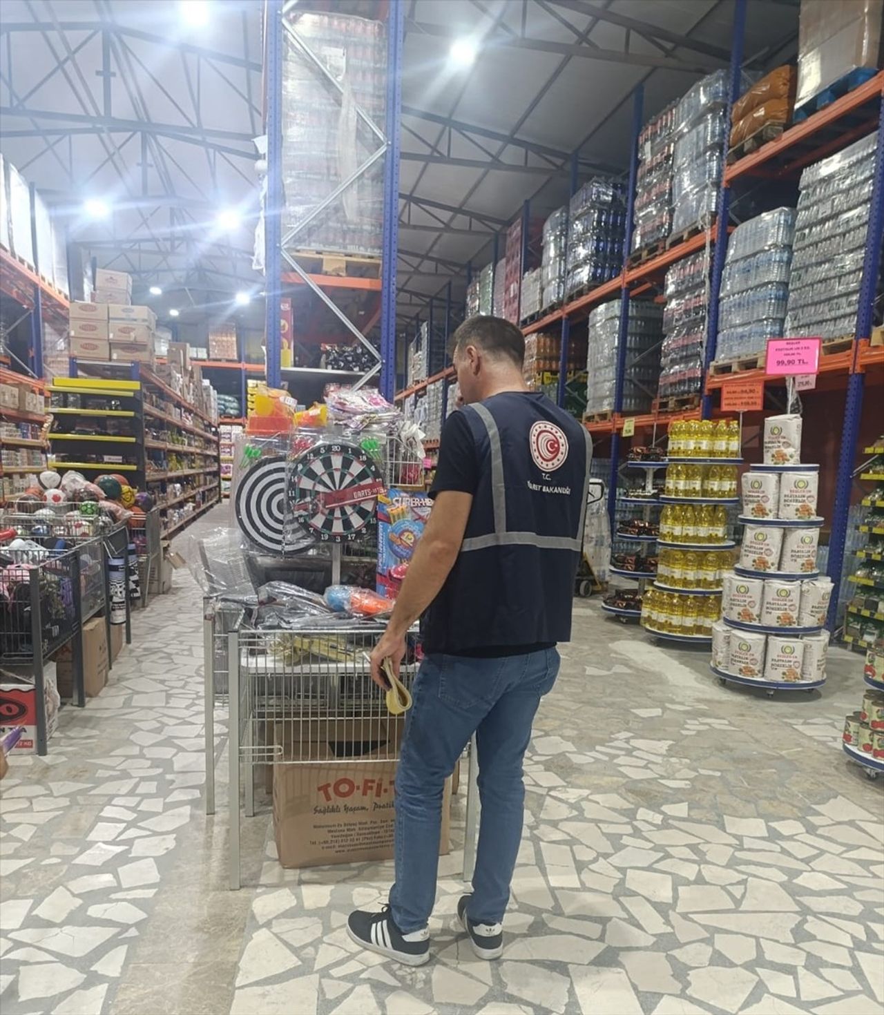 Mersin'de İl Ticaret Müdürlüğü ekipleri, market, kafe ve restoranlarda fiyat, etiket ve menü...