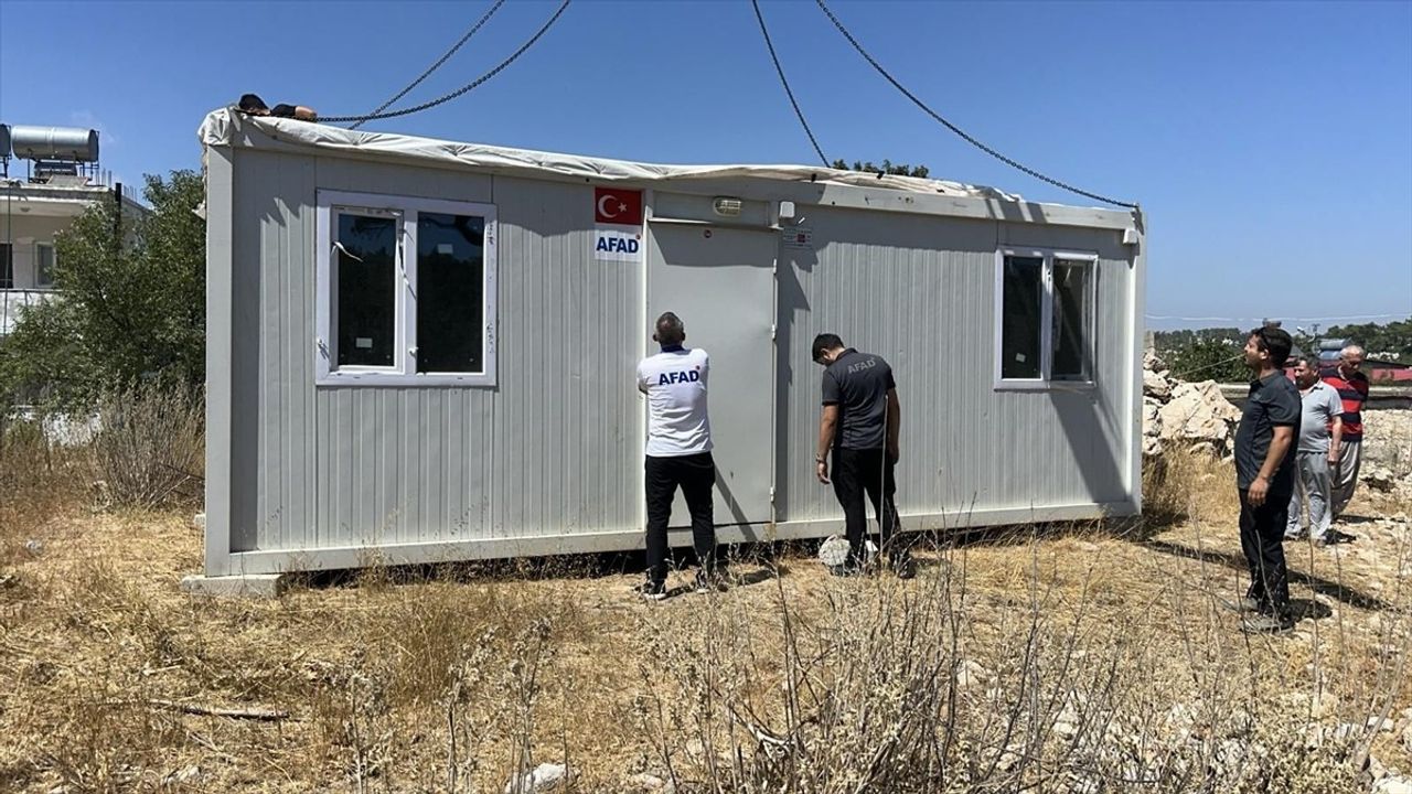 Mersin'in Silifke ilçesinde 13 Ağustos'ta çıkan orman yangınında evleri zarar görenler için yaşam...