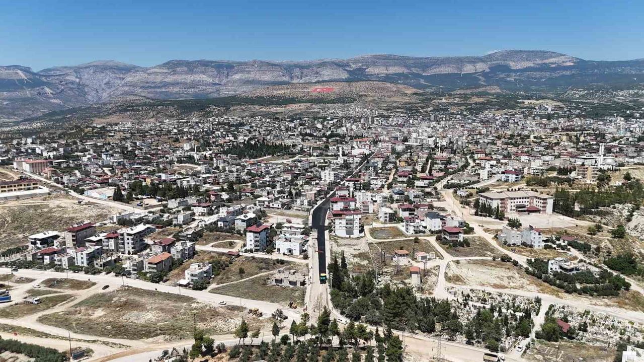 MERSİN’İN MUT İLÇESİNDE KIŞ YAĞIŞLARI NEDENİYLE BOZULAN YOLLAR, BÜYÜKŞEHİR BELEDİYESİNİN SATHİ VE...