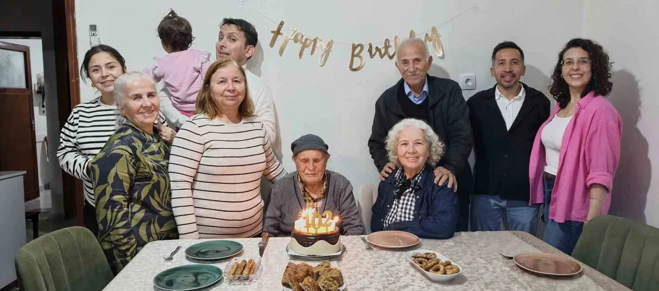 MERSİN’İN SİLİFKE İLÇESİNE 102'NCİ YAŞINA GİREN İŞÇİLİK YAPARAK 3 ÖĞRETMEN İLE BİR MEMUR...