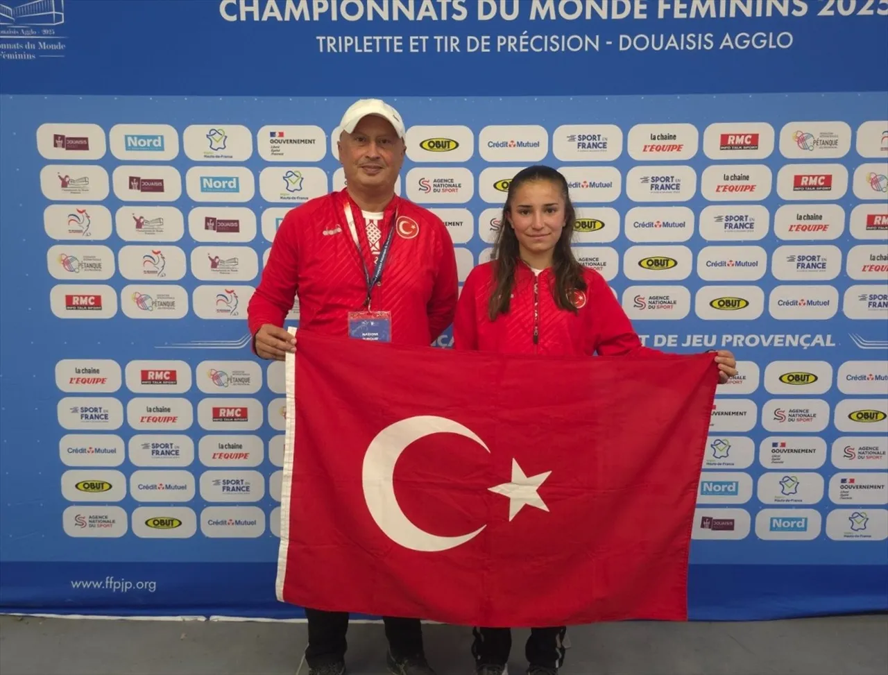 Milli bocceci Yağmur Tosun, Fransa'da düzenlenen Bocce Petank Dünya Kupası'nda bronz madalya...