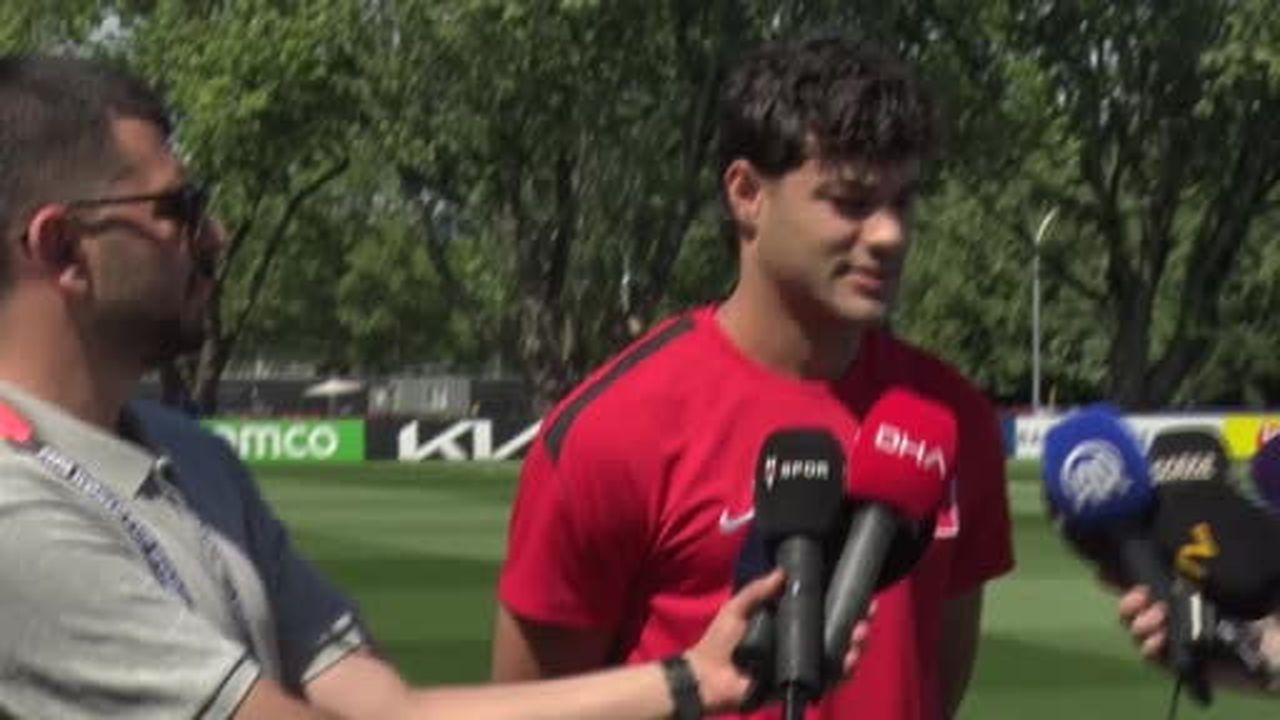 Milli futbolcu Ozan Kabak, A Milli Futbol Takımı Teknik Direktörü Vincenzo Montella'nın...