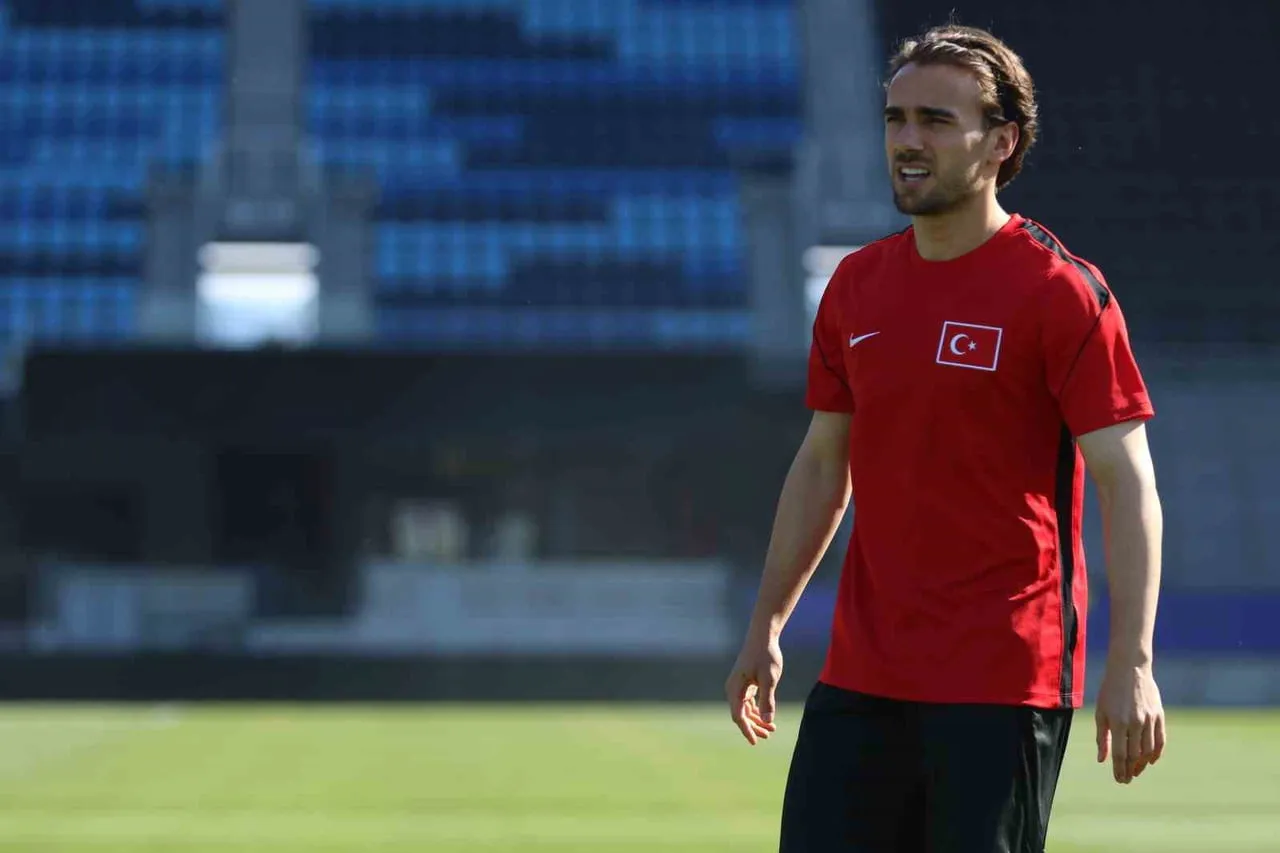 MİLLİ FUTBOLCU YUNUS AKGÜN BASIN MENSUPLARININ SORULARINI YANITLADI.