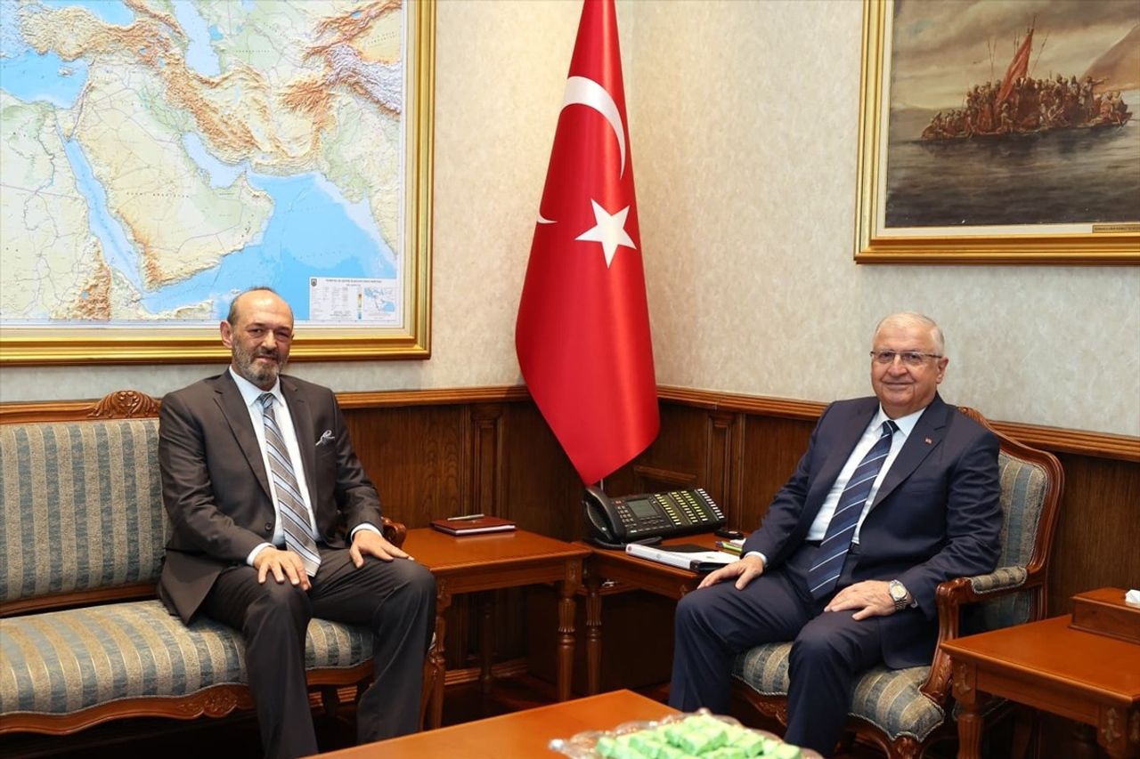 Milli Savunma Bakanı Yaşar Güler, Lübnan'ın Ankara Büyükelçisi Ghassan Moallem'i kabul etti.