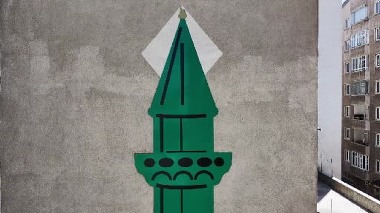 Minareye yer bulamayınca duvara tasarladılar