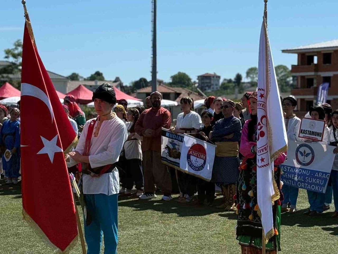 MUDANYA HALK EĞİTİMİ MERKEZİ TARAFINDAN, ATATÜRK ORTAOKULUNDA AÇILAN "GELENEKSEL TÜRK OKÇULUĞU"...