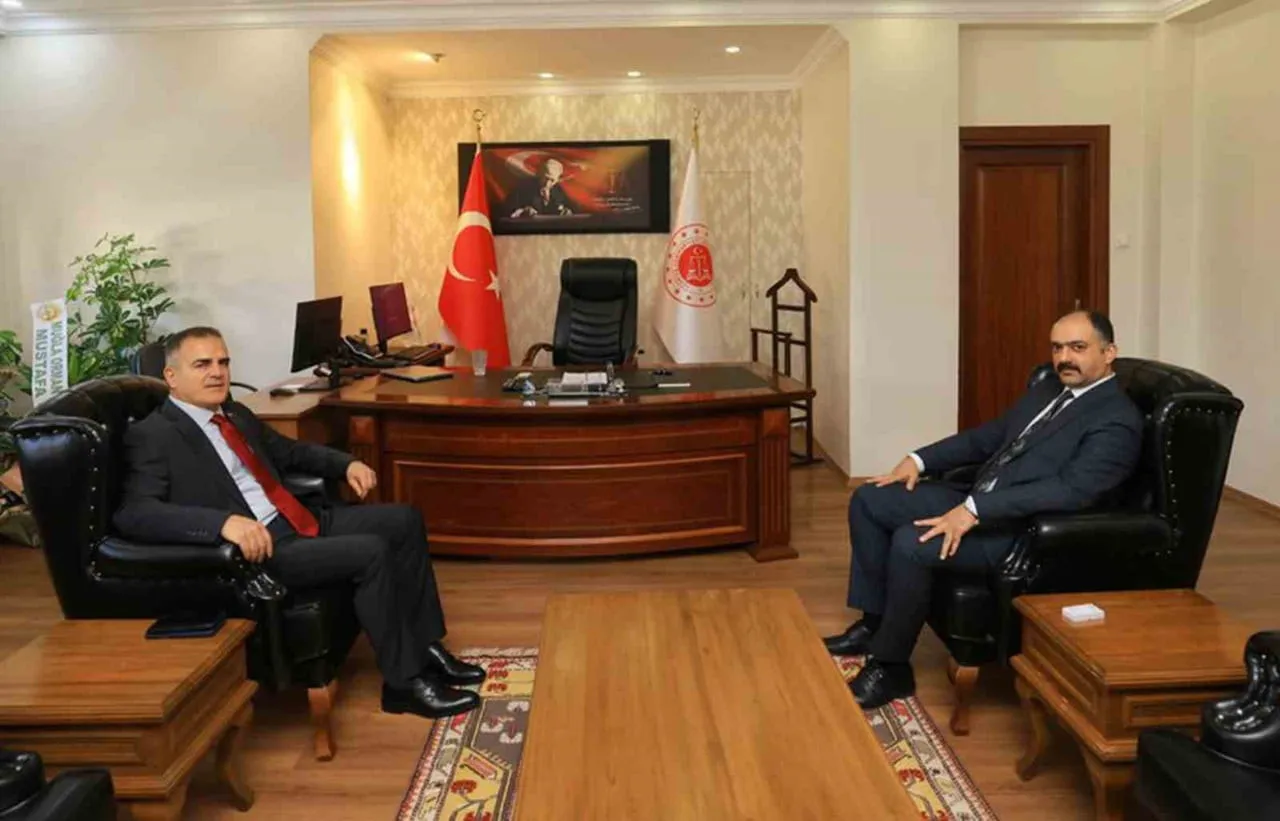 MUĞLA VALİSİ DR. İDRİS AKBIYIK, MUĞLA CUMHURİYET BAŞSAVCISI NECATİ KAYAKÖZÜ’NÜ MAKAMINDA ZİYARET...