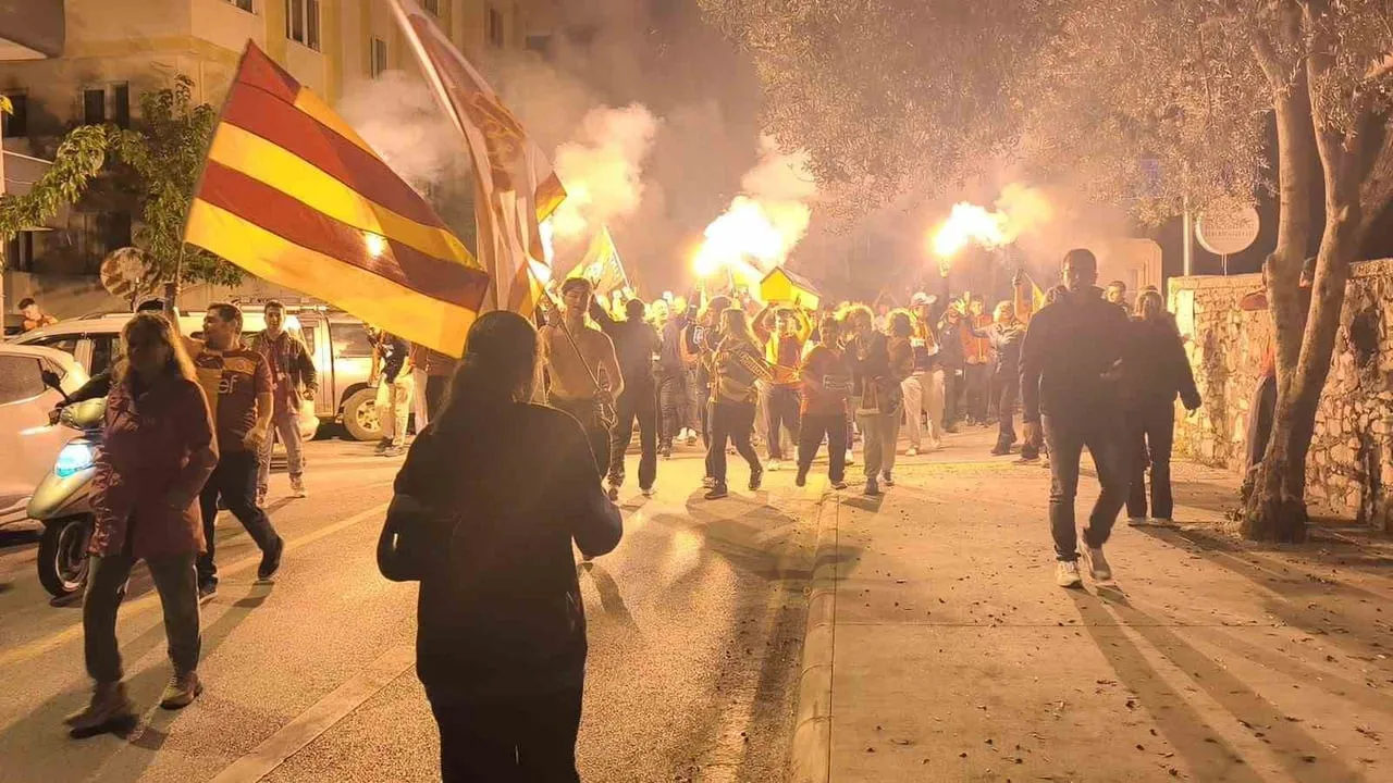 MUĞLA'DA GALATASARAYLILARDAN ŞAMPİYONLUK SEVİNCİ