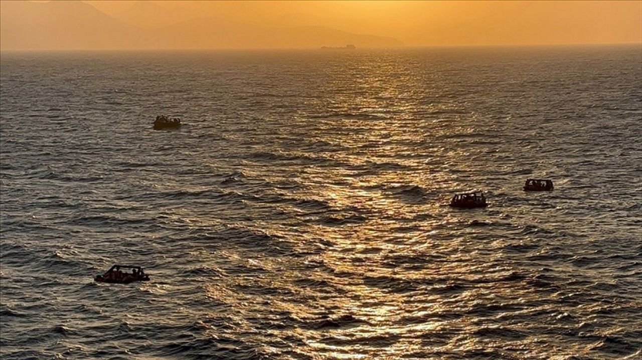 Muğla'nın Datça ilçesi açıklarında 86 düzensiz göçmen kurtarıldı. İlçe açıklarında can sallarında...