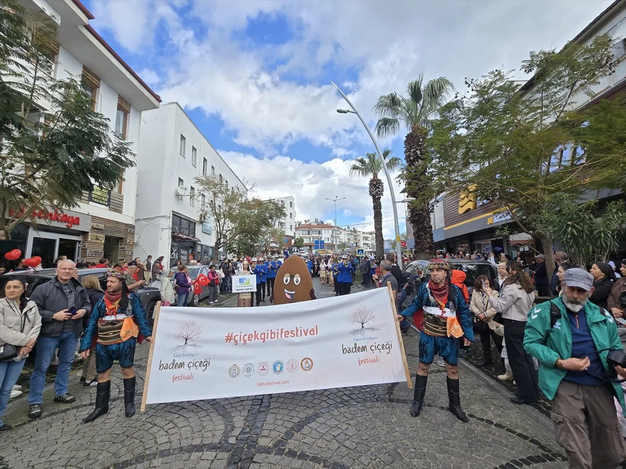 Muğla'nın Datça ilçesinde bu yıl 7'ncisi düzenlenen Badem Çiçeği Festivali sona erdi. Perşembe...