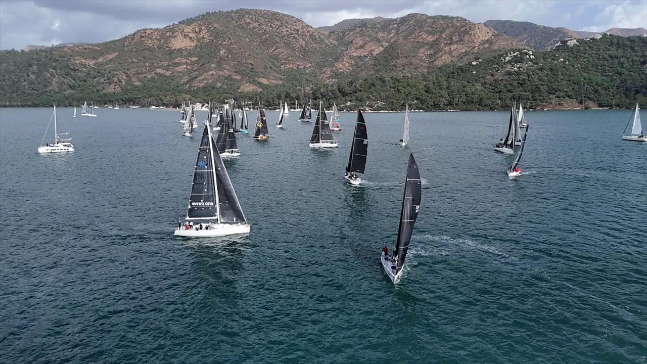 Muğla'nın Marmaris ilçesinde 17. kez düzenlenen Marmaris MIYC Kış Trofesi Yat Yarışları'nda 2....