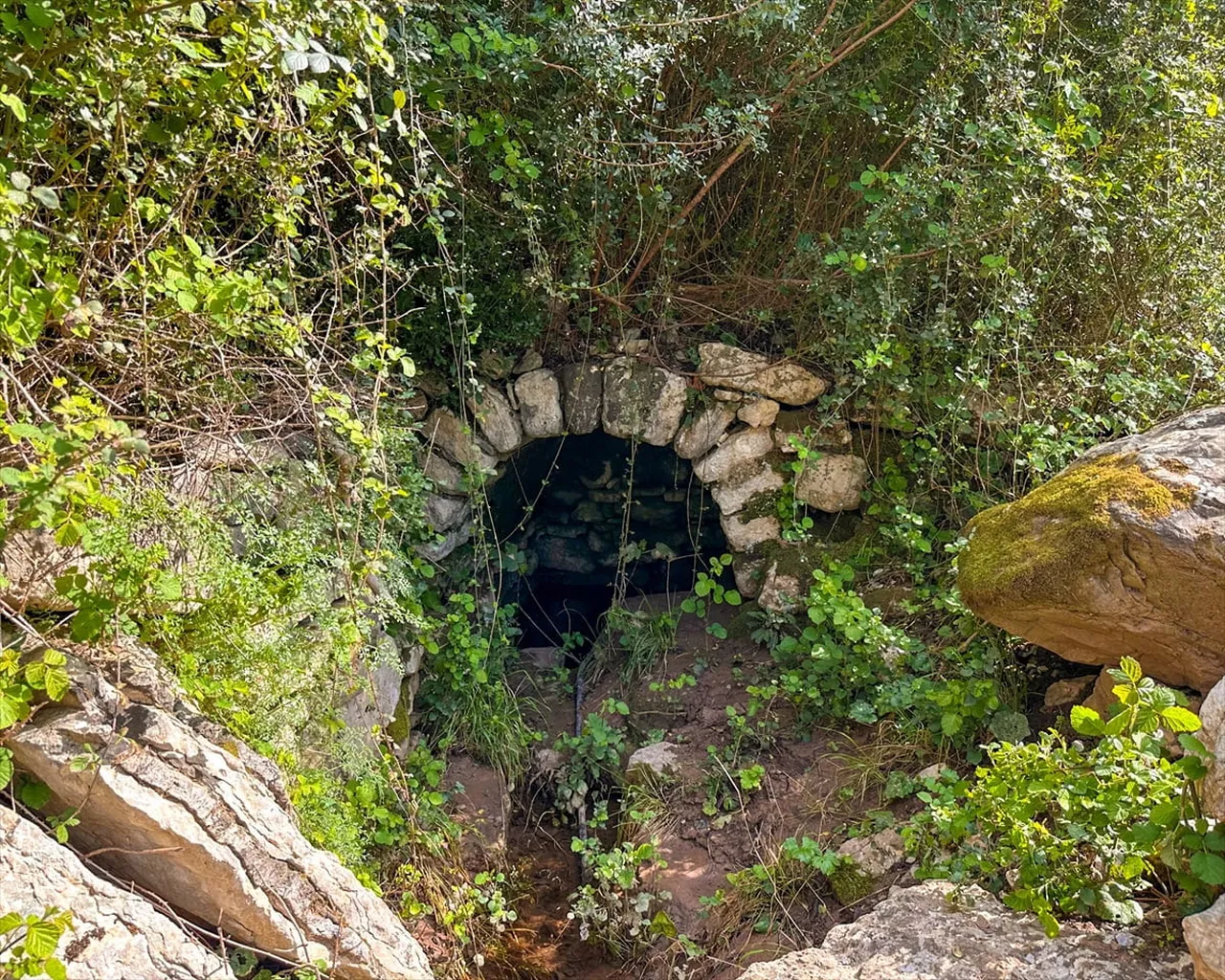 Muğla'nın Marmaris ilçesinde geç Osmanlı dönemine ait çeşmede yapılacak koruma çalışması için...