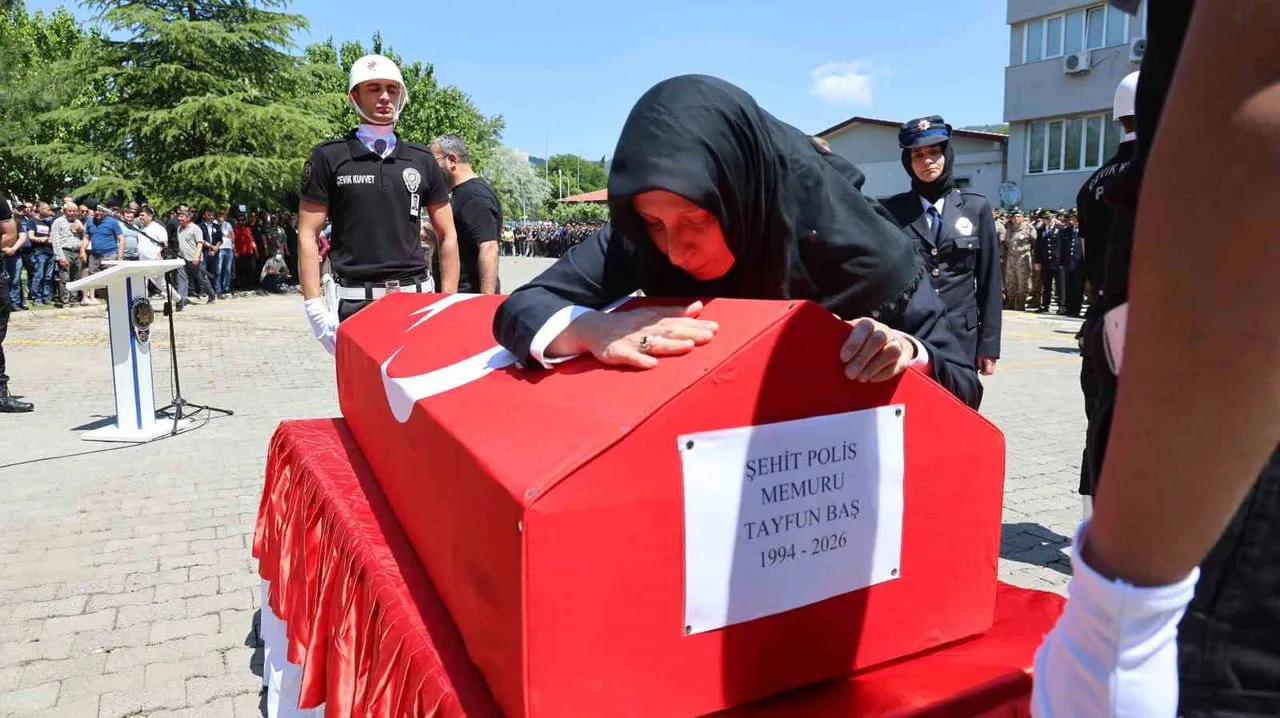 MUĞLA'NIN MENTEŞE İLÇESİNDE KADES İHBARI ÜZERİNE GİTTİĞİ GÜZELLİK MERKEZİNDE İŞLETME SAHİBİ...