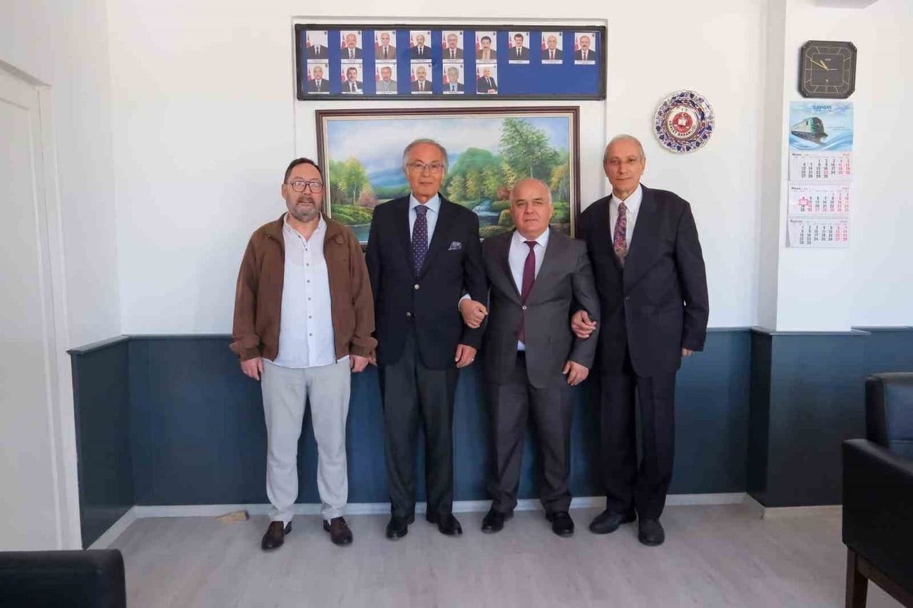MUHARREM AKAYDIN (EN SAĞDA)