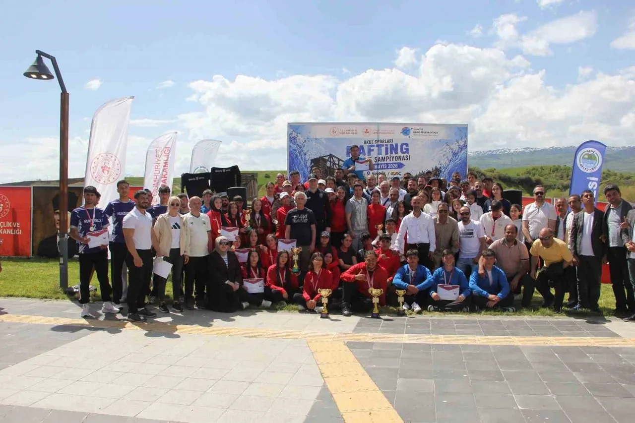 MURAT NEHRİ’NDE KANO HEYECANI SONA ERDİ:400 SPORCU KIYASIYA YARIŞTI