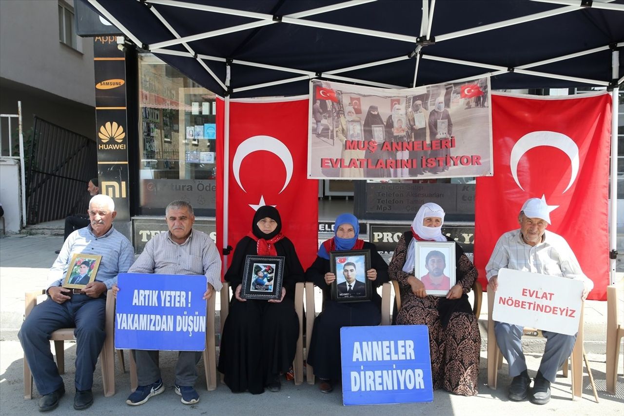 Muş'ta çocuklarının terör örgütü PKK tarafından dağa götürülmesinden DEM Parti'yi sorumlu tutan...