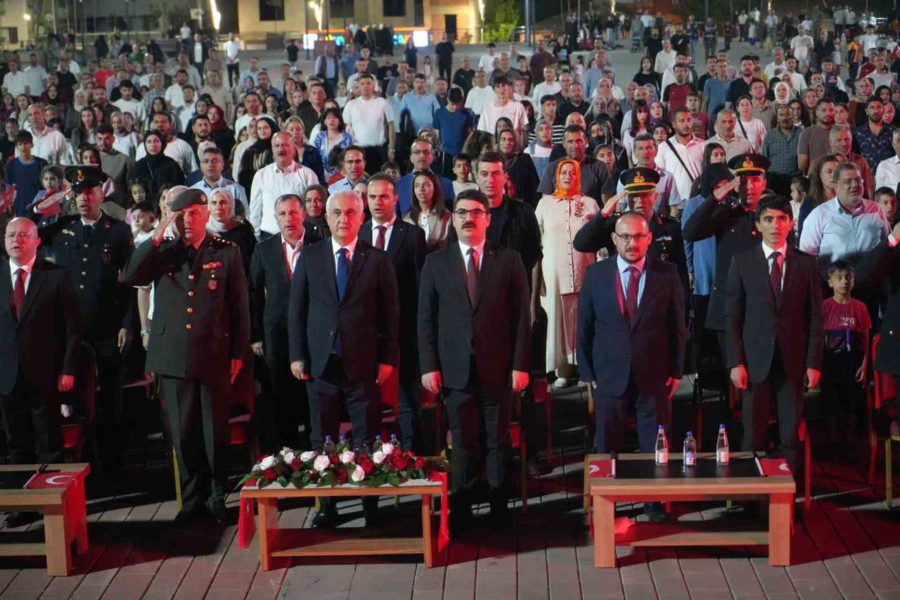 MUŞ’TA 15 TEMMUZ DEMOKRASİ VE MİLLİ BİRLİK GÜNÜ DOLAYISIYLA DÜZENLENEN ETKİNLİKLER, VATANDAŞLARIN...
