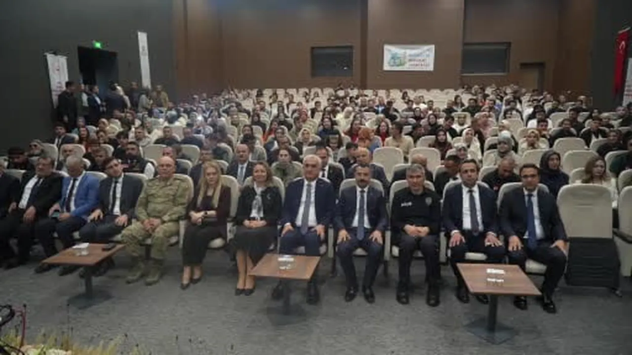Muş’ta engelliler haftası etkinlikleri renkli görüntülere sahne oldu