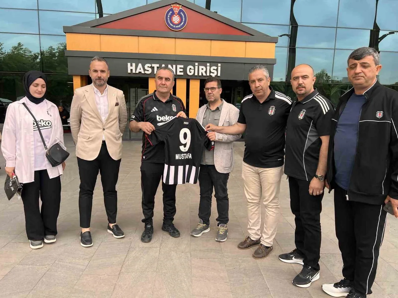 MUSTAFA ASLAN'IN BABASINA BEŞİKTAŞ TARAFTARLARINDAN MORAL ZİYARETİ GERÇEKLEŞTİRİLDİ. HASAN ASLAN'A...