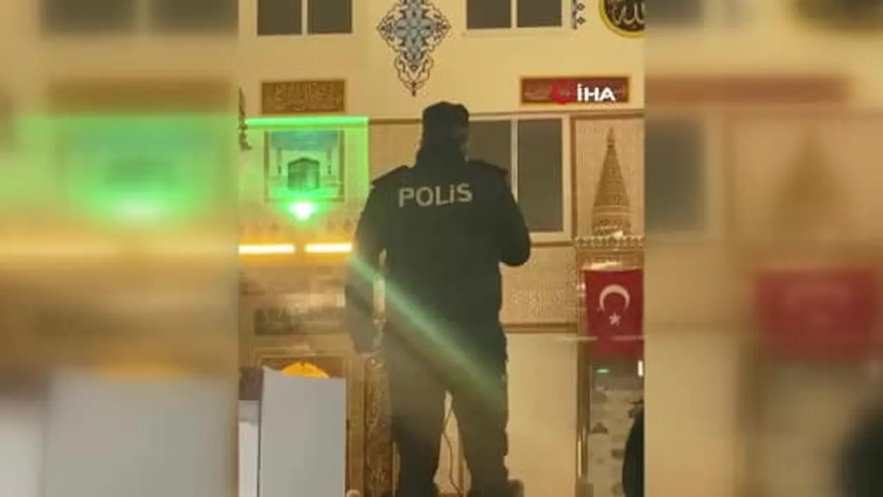 Namaza giden ilçe emniyet müdürü müezzinlik yaptı