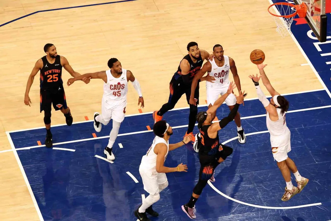 NBA'DE DOĞU KONFERANSI FİNAL SERİSİNDE NEW YORK KNİCKS, EVİNDE CLEVELAND CAVALİERS'I 109-93...