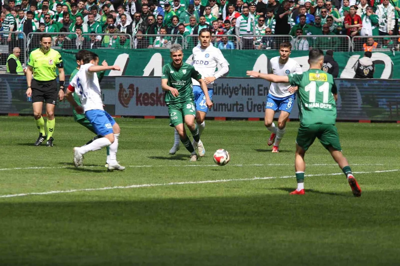 NESİNE 2. LİG KIRMIZI GRUP 32. HAFTA MAÇINDA ANKARA DEMİRSPOR İLE BURSASPOR KARŞI KARŞIYA ...