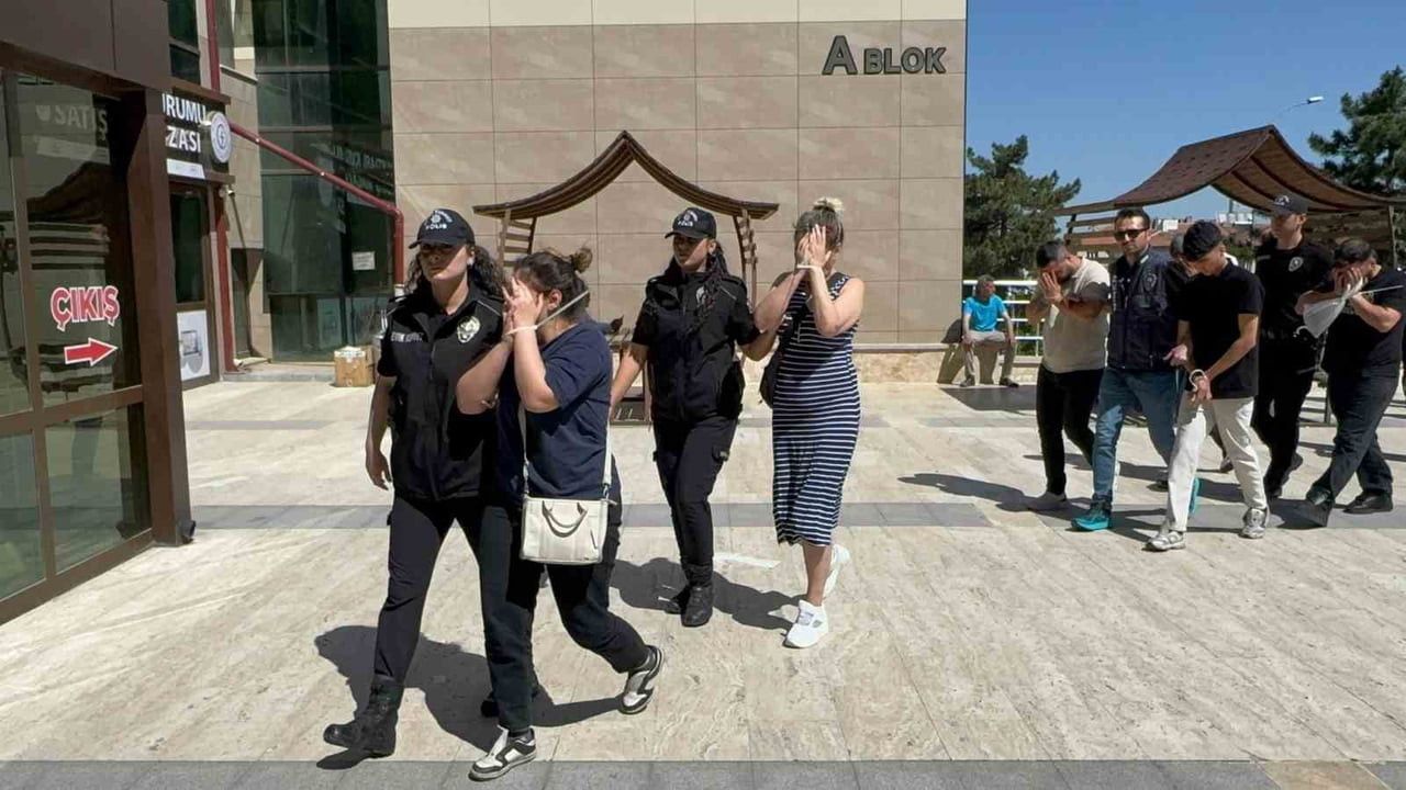 NEVŞEHİR MERKEZLİ 19 İLDE DÜZENLENEN VE YAKLAŞIK 120 MİLYON LİRALIK DOLANDIRICILIK AĞININ DEŞİFRE...