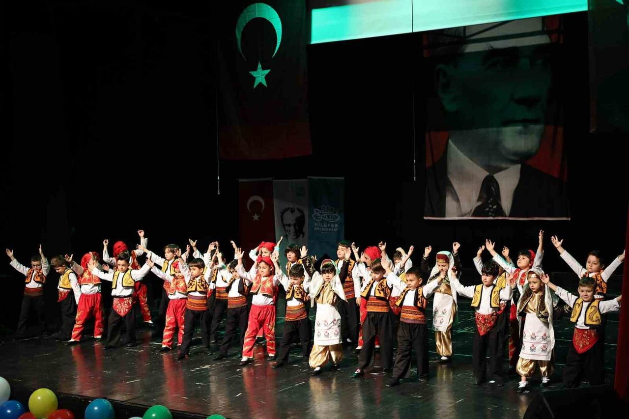 NİLÜFER BELEDİYESİ BÜNYESİNDEKİ KREŞLERDE EĞİTİM GÖREN ÇOCUKLAR, DÜZENLENEN YIL SONU GÖSTERİSİYLE...