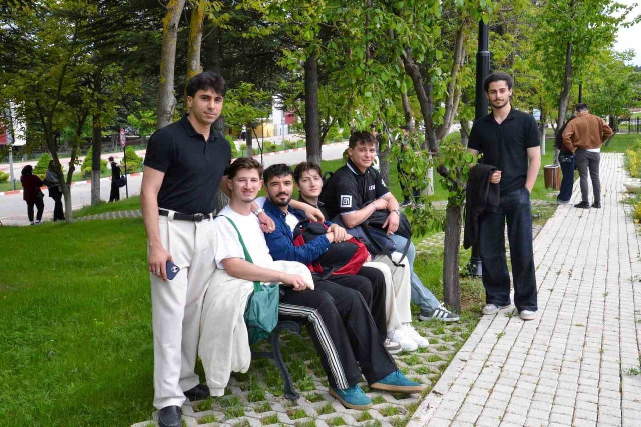 ÖĞRENCİLER TARİHİ VE KAMPÜS ALANLARINI GEZDİ