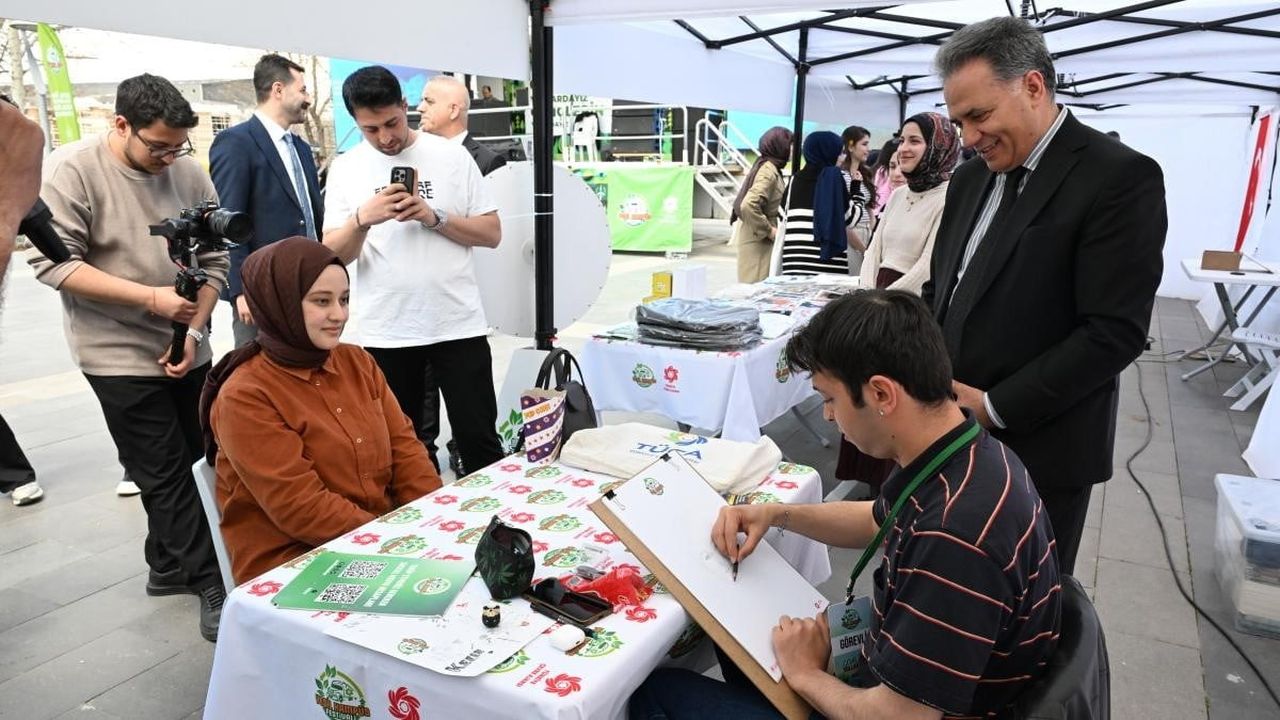 ÖĞRENCİLER YEŞİL KAMPÜS FESTİVALİ'NDE BULUŞTU