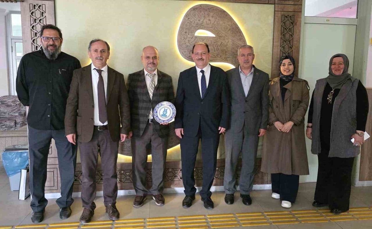 OKUL MÜDÜNÜ VEHBİ KELER VE JURİ İYELERİ