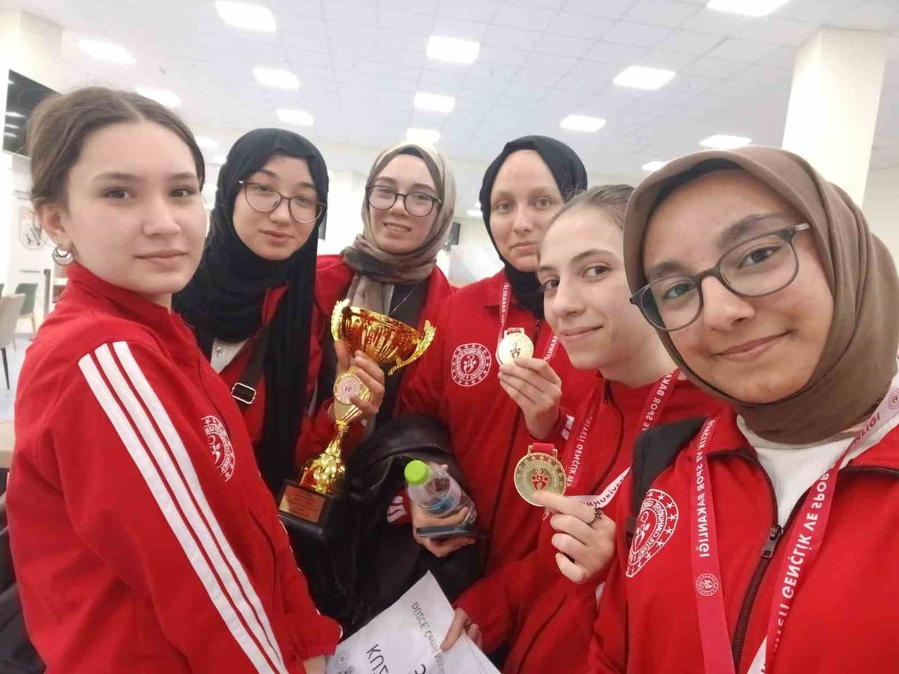 OKUL SPORLARI ATICILIK TABANCA GENÇLER A KIZ TÜRKİYE BİRİNCİLİĞİ MÜSABAKALARINDA DÜZCE MEHMET AKİF...