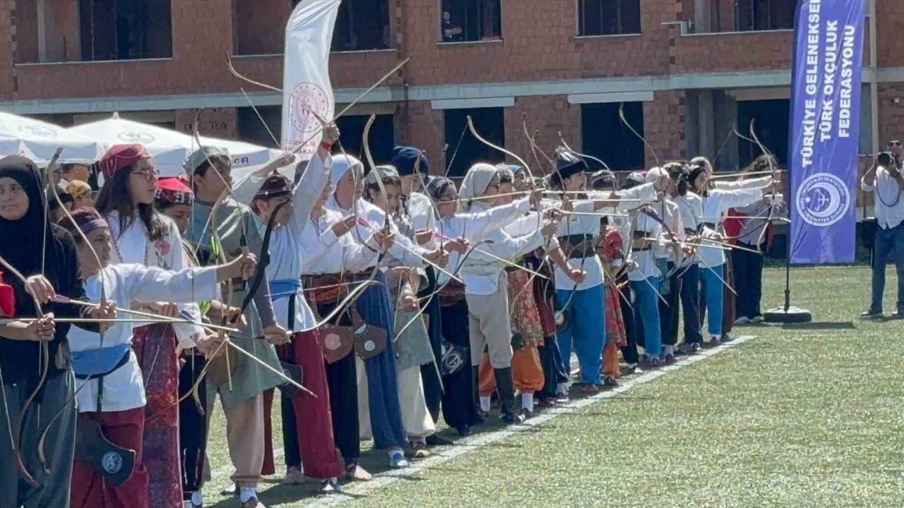 OKUL SPORLARI GELENEKSEL TÜRK OKÇULUĞU TÜRKİYE BİRİNCİLİĞİ MÜSABAKALARI, 14 İLDEN SPORCUNUN...