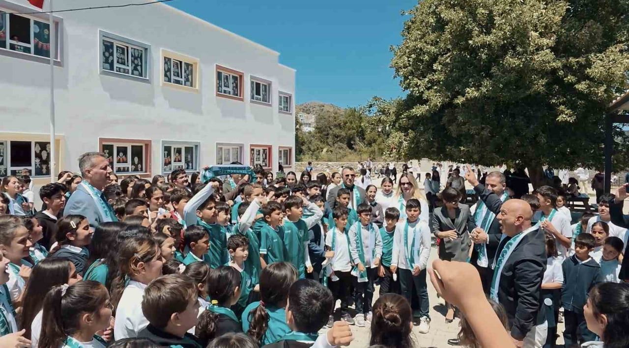 OKULLARDA BODRUM FK COŞKUSU YAŞANDI