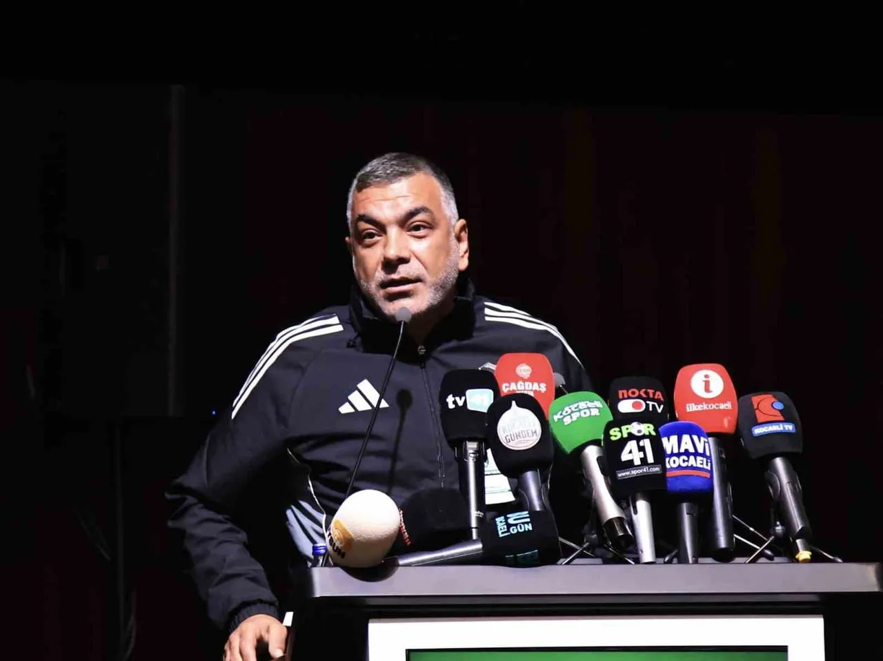 OLAĞAN SEÇİMLİ MALİ GENEL KURULU SÜREN KOCAELİSPOR’DA KONGRE ÜYELERİ SÖZ ALARAK ELEŞTİRİ VE...