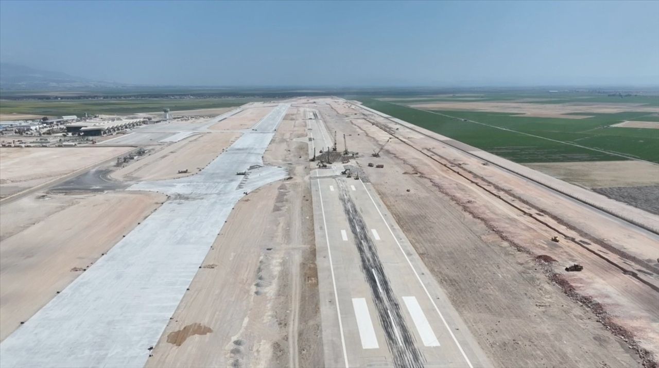 Onarım ve gelişim çalışmaları nedeniyle 1 Ağustos'ta yolcu trafiğine kapatılan Hatay Havalimanı, 1...