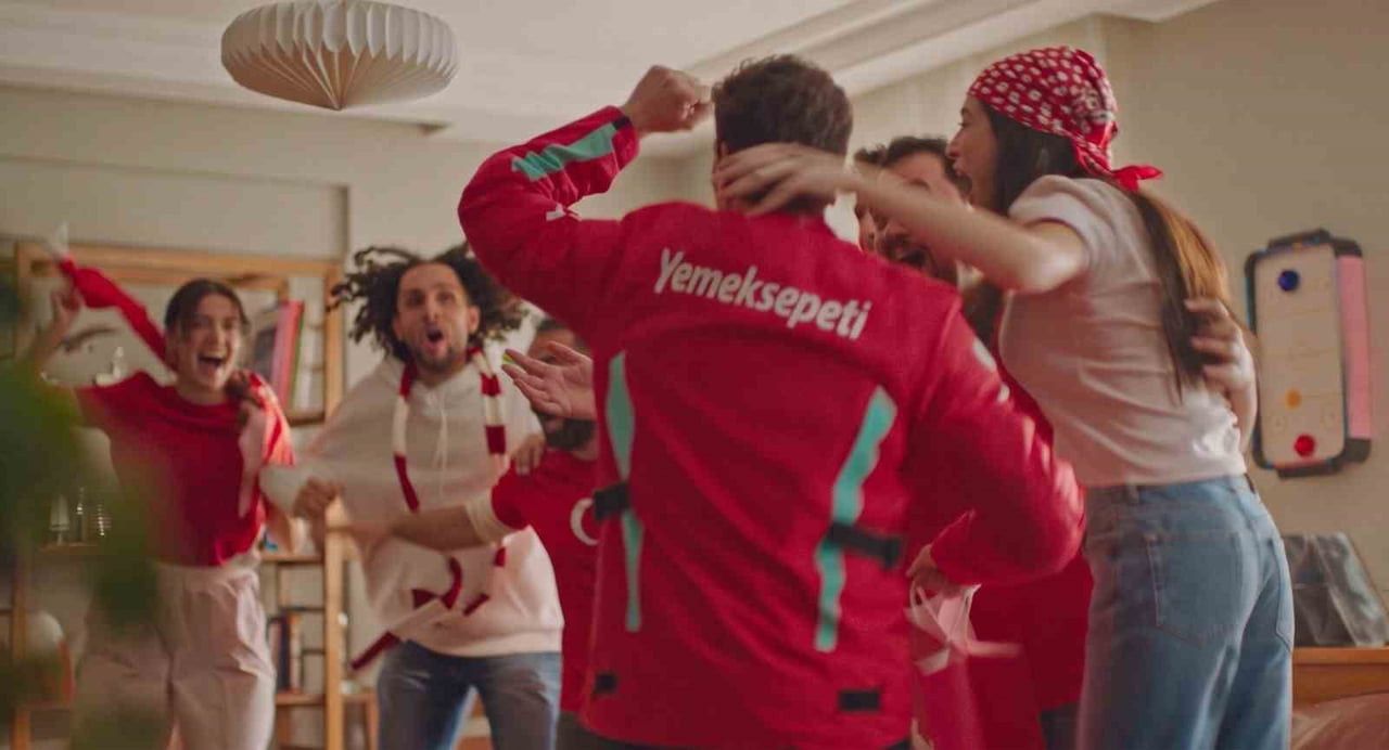 ONLİNE YEMEK SİPARİŞİ MARKASI YEMEKSEPETİ, DÜNYA KUPASI’NI TAKİP EDECEK FUTBOLSEVERLERE, YEMEK VE...