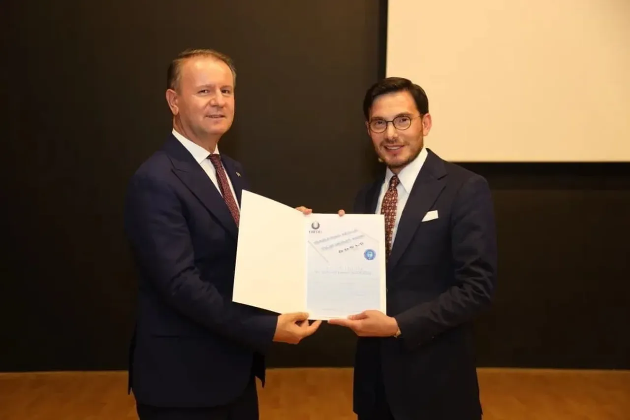 ORDU ÜNİVERSİTESİ REKTÖRÜ PROF. DR. ORHAN BAŞ (SOLDA) VE BELEDİYE BAŞKANI MEHMET KEMAL...