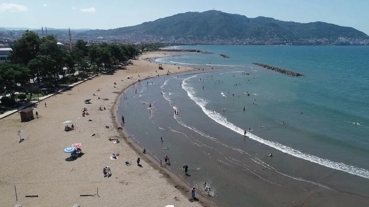 ORDU'DA ETKİLİ OLAN KUVVETLİ RÜZGARIN OLUŞTURDUĞU YÜKSEK DALGA VE RİP AKINTISI (ÇEKEN AKINTI)...