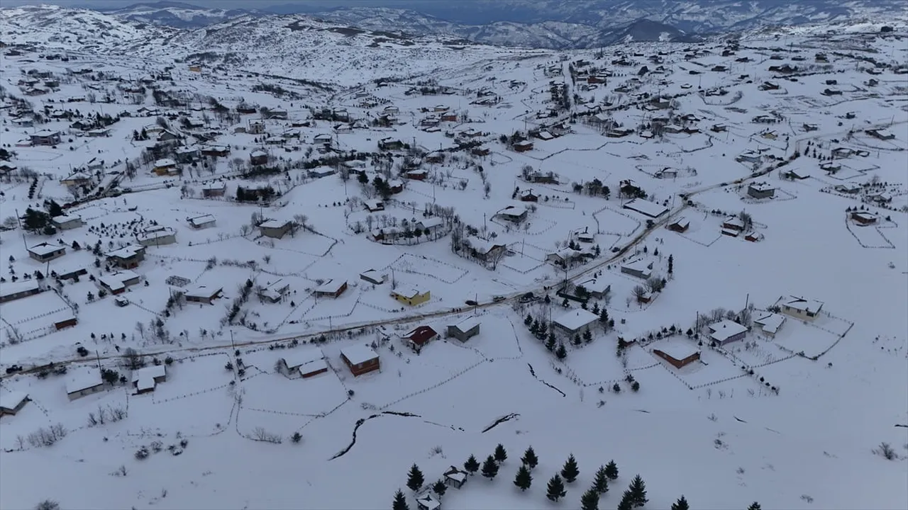 Ordu'nun Aybastı ilçesinde Perşembe Yaylası'nda kar festivali düzenlendi. Ordu Büyükşehir...