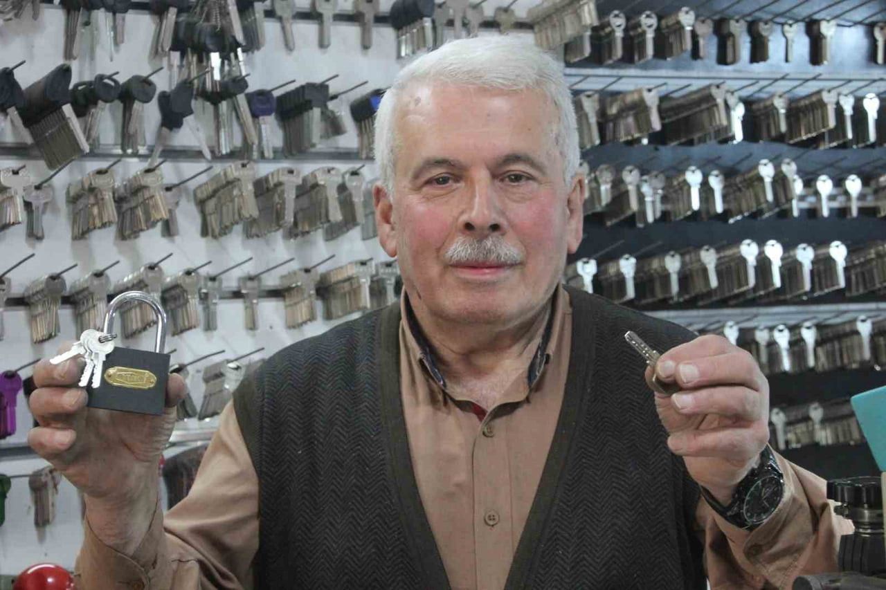 ORDU’NUN ALTINORDU İLÇESİNDE YAŞAYAN ÇİLİNGİR USTASI ZEKERİYA ŞENTÜRK, MESLEK HAYATI YARIM ASRI...