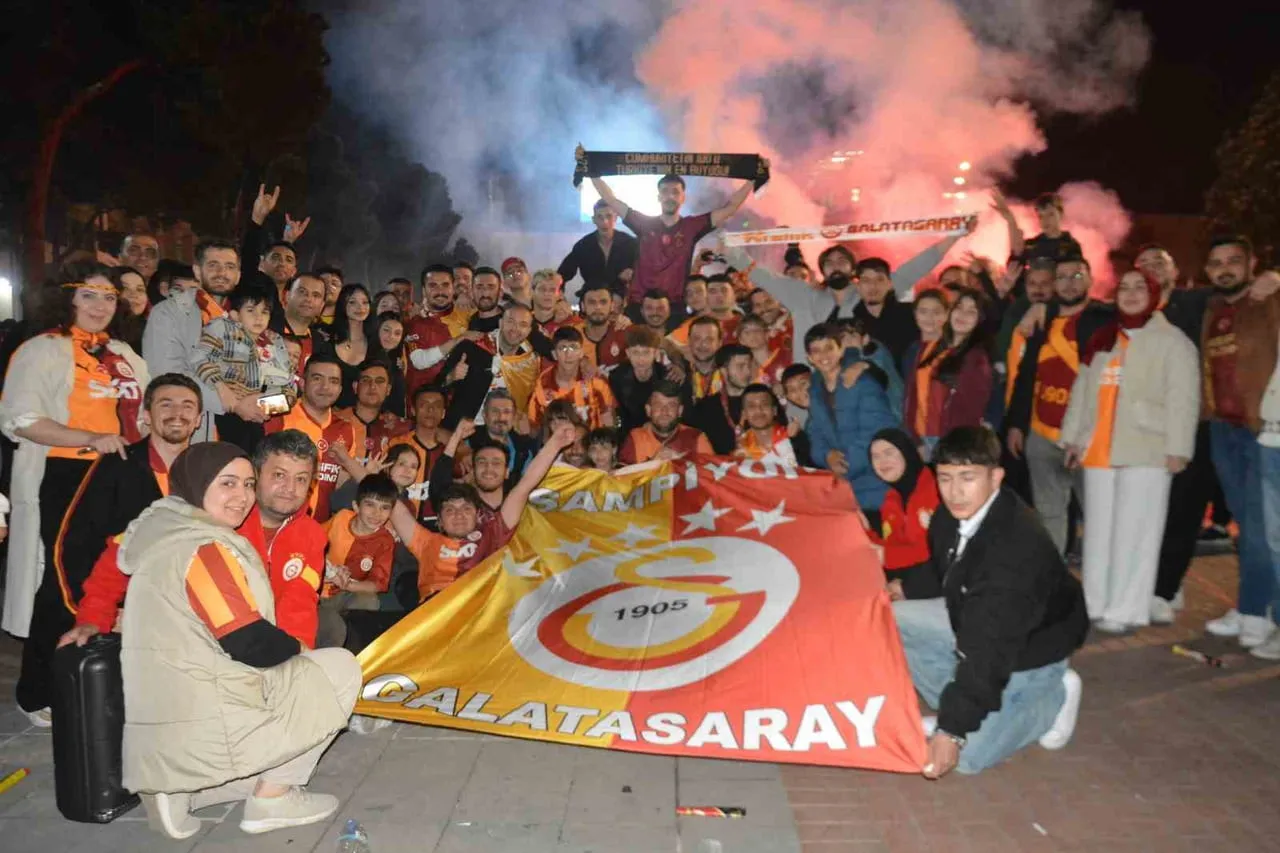ORDU’NUN ÜNYE İLÇESİNDE TRENDYOL SÜPER LİG’İN 33. HAFTASINDA ŞAMPİYONLUĞUNU İLAN EDEN...